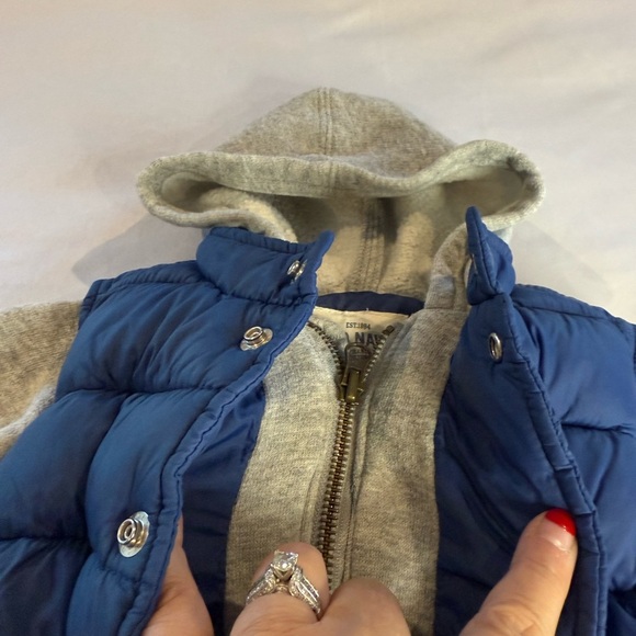 Old Navy Blue Puffer Vest With Gray Fleece Hood and Sleeves Kids Sz 6-12 Mo - Picture 3 of 11